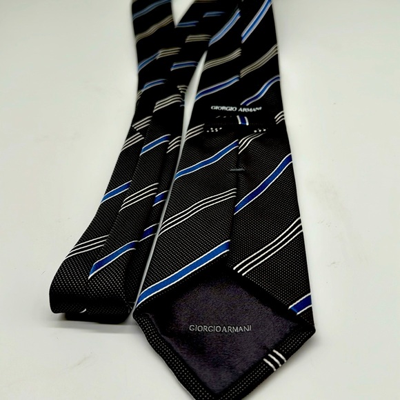 Giorgio Armani 100% silk tie - Picture 1 of 2